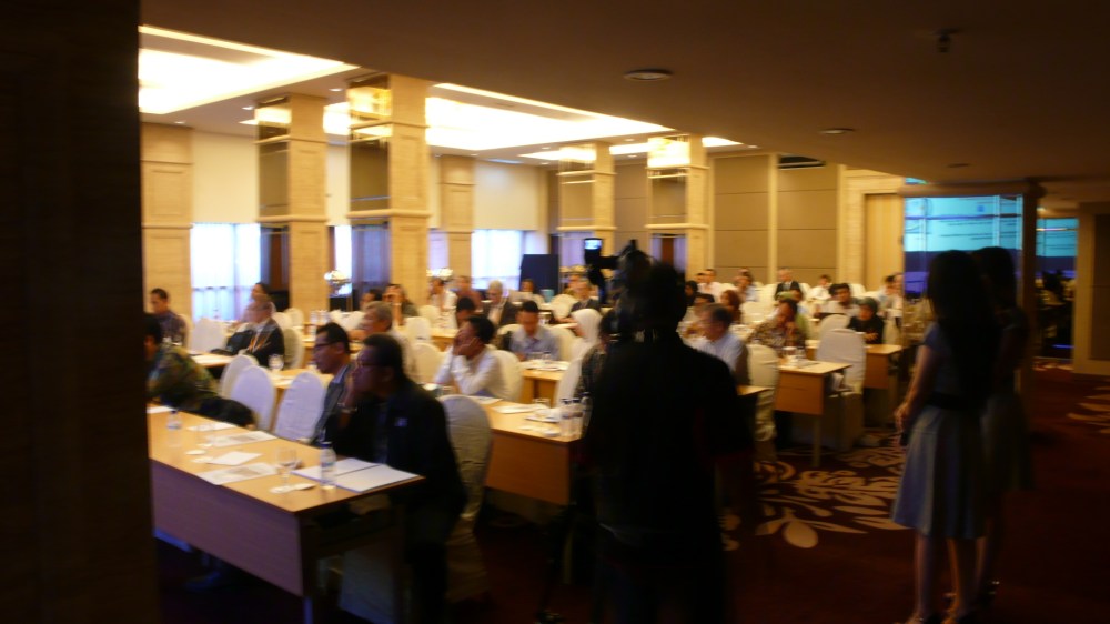 Co-organized: Japan Powder Technology Forum in Surabaya (2013) インドネシアで日本の粉体技術の説明会