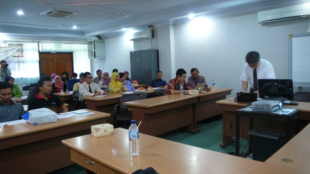 Visited a university in Surabaya (ITS)　外国大学を訪問