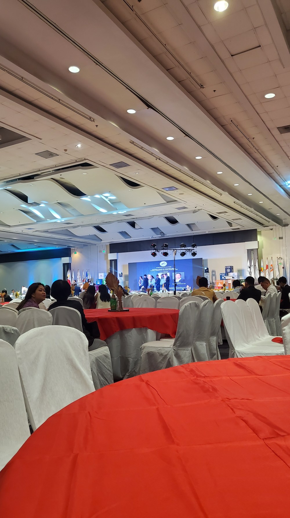 A student presented: Asian Pacific Confederation of Chemical Engineering, in Manila. アジア太平洋化学工学連合(フィリピンで国際学会発表)