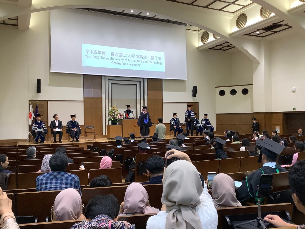 Graduation day: Tiara Nur Pratiwi (Dr.Eng.) 2023/9 修了式